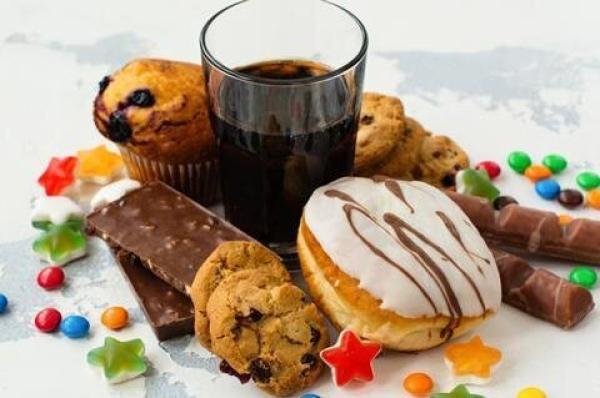 نوشابه یا شکلات؟ کدام یک مضرتر است؟