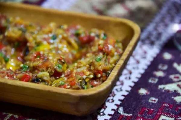 سالاد بادمجان آذربایجانی/ طعمی دلپذیر از فرهنگ غنی قفقاز