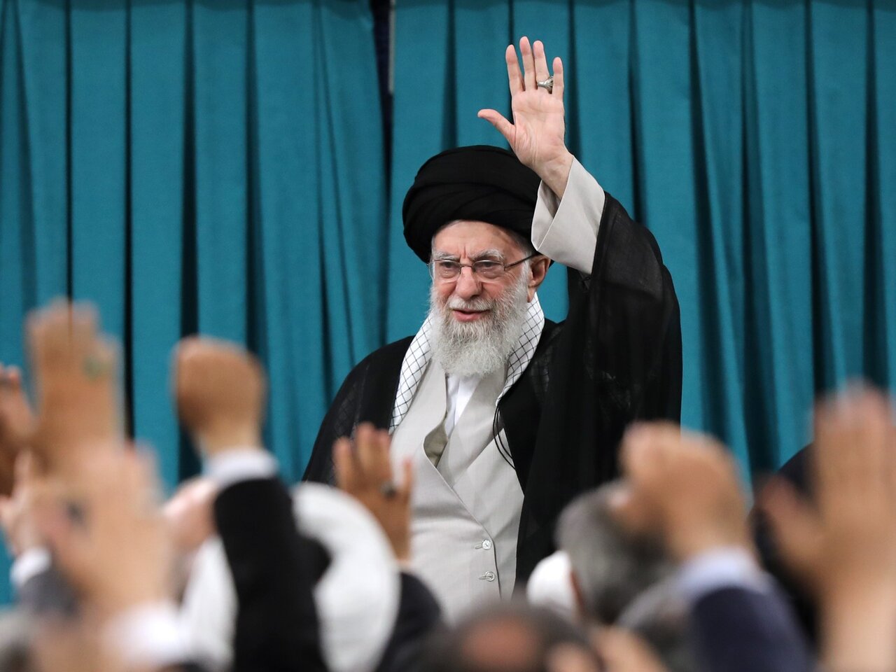 ۳ مؤلفه اعتبار حقوقی مجلس از منظر رهبر انقلاب | شأن و جایگاه شما بی‌نظیر است