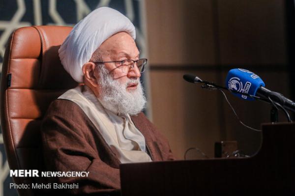تهدید ترامپ به جایگاه رفیع رهبر انقلاب اسلامی نادانی و حماقت است
