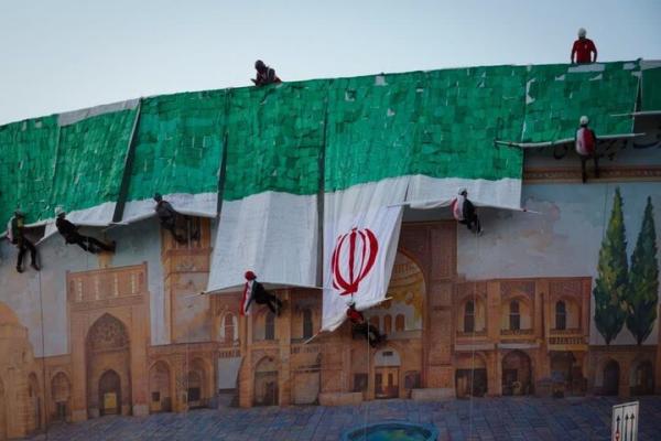 طوفان نوجوانان کرمانی با ساخت و نصب پرچم بزرگ ایران