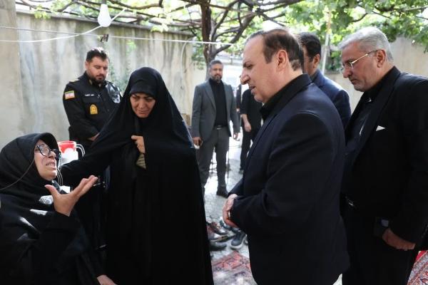  دیدار استاندار قزوین با خانواده شهید محمد مهدی مهدی پور قزوینی 
