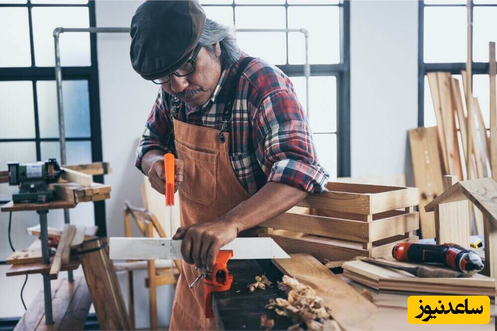 ایده خلاقانهاوستا نجار برای ساختن صندلی یاد مرگ/ حاضری روی این صندلی بشینی؟