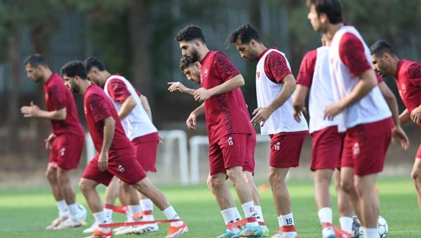 پرسپولیس به میدان میآید؛ شروع تمرینات با وجود معمای سرمربی