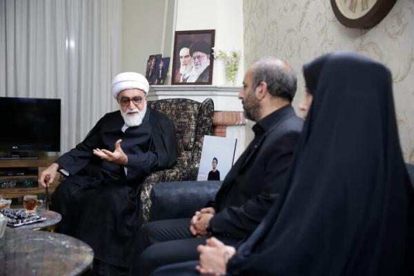  دیدار تولیت آستان قدس رضوی با خانواده شهید نوجوان «متین صفاییان» 