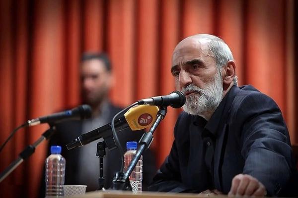  حمله حسین شریعتمداری به موافقان مذاکره : هم خائن‌اند هم احمق 