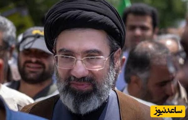 عکس؛ سفر به تاریخ؛ «سید مجتبی و سید مصطفی خامنهای» در مراسم ترحیم «محافظ رهبر معظم انقلاب»؛ سال 1395