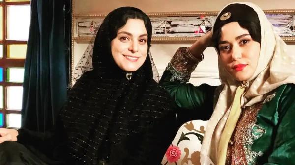 سلفی پریناز ایزدیار و غزل شاکری با لباس‌های قجری سنتی با نوازندگی غزل شاکری + عکس