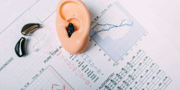  قیمت سمعک در سال ۱۴۰۴ چگونه است؟ 