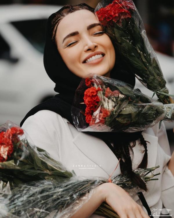 عکس یادگاری بهنوش طباطبایی، بازیگر سووشون، و دانشجوهایش در دانشگاه/ آخه استاد هم اینقدر خوش استایل!