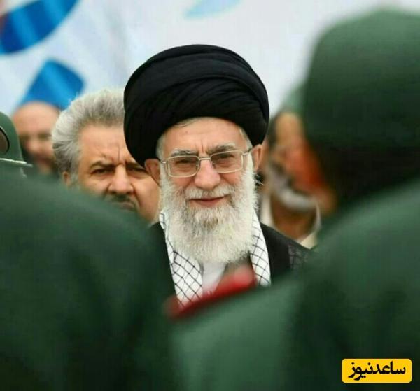 نگاهی به لبخند رضایت رهبر معظم انقلاب هنگام اعطا نشان فتح به سردار شهیدحاجی زاده پس از درخشش در موشک باران اسرائیل+عکس