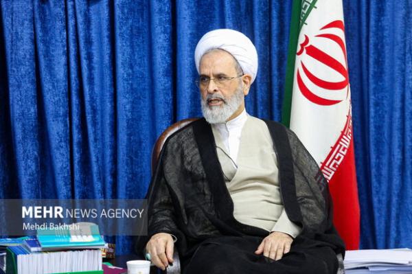 آیت الله اعرافی: مردم در کنار نیروهای مسلح ایستاده‌اند