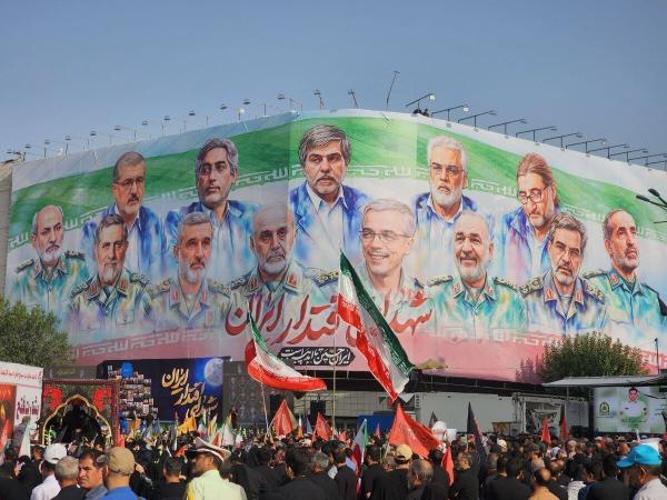 دیوارنگاره میدان انقلاب به استقبال تشییع پیکر «شهدای اقتدار» رفت