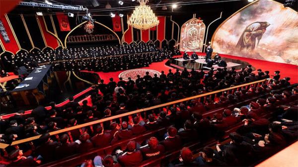 دسته عزاداری خاص با دبه بیست لیتری در برنامه تلویزیونی | ببینید