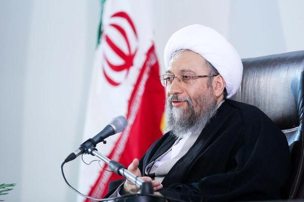  آیت‌الله آملی لاریجانی: هیچ‌کس حق عقب‌نشینی از خطوط قرمز نظام را ندارد 
