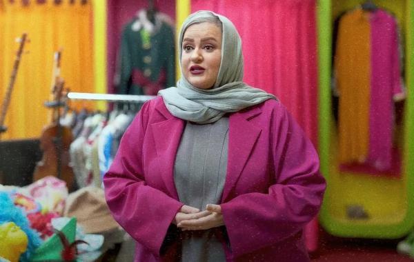 گریم مامانبزرگی نعیمه نظام دوست در کنار بهترین پزشک دنیا در پشت صحنه محله گل و بلبل / قبول دارین زیادی بهش میاد؟