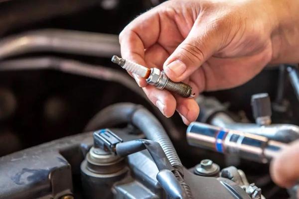   هر چند کیلومتر باید شمع‌های ماشین را عوض کنیم؟ 