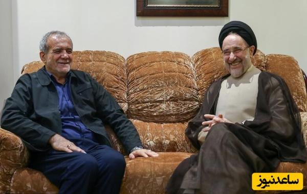 نگاهی به ورودی خانه مسعود پزشکیان که هنگام استقبال از سیدمحمد خاتمی شکار دوربین‌ها شد+ ویدیو/ خوش و بش گرم رئیس جمهور سابق با فرزندان پزشکیان