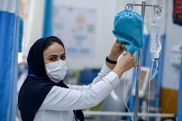  از کرونا تا جنگ؛ پرستاران، ستون سلامت جامعه/ از قبول شیفت‌های اضافی تا ایثار در سایه ناملایمات شغلی 