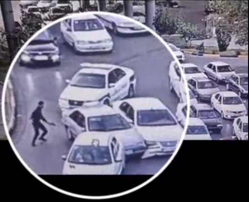 لحظه زمین گیر شدن مجرم وسط یک خیابان شلوغ + ویدئو | کشف ۴۰۰ هزار نخ سیگار قاچاق از خودرو شوتی