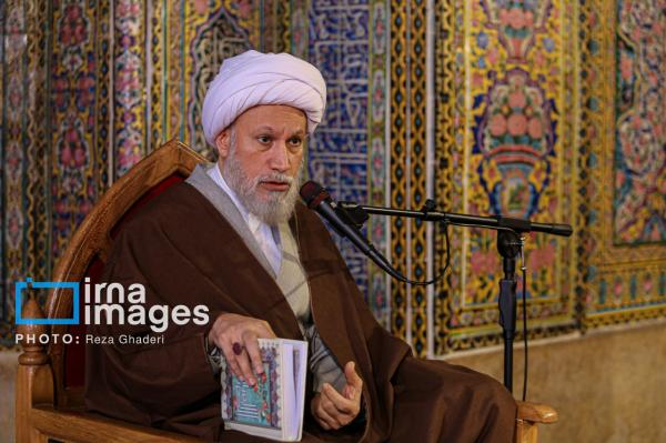 امام جمعه شیراز : کاری که سر صدام آوردیم، سر دولت غاصب هم خواهیم آورد