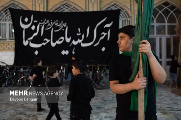 آیین‌ مشعل گردانی نجفی‌های مقیم مشهد در شب تاسوعا