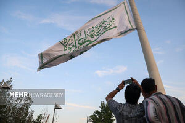 عکس/ اهتزاز بزرگترین پرچم علوی بر فراز تهران