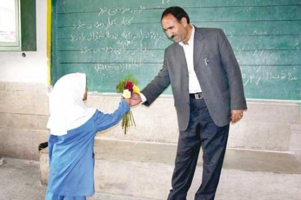 حقوق یک معلم مدرسه ابتدایی 104 سال پیش چقدر بود؟/ دفتر شعر و خوشنوسیه یا فیش حقوقی