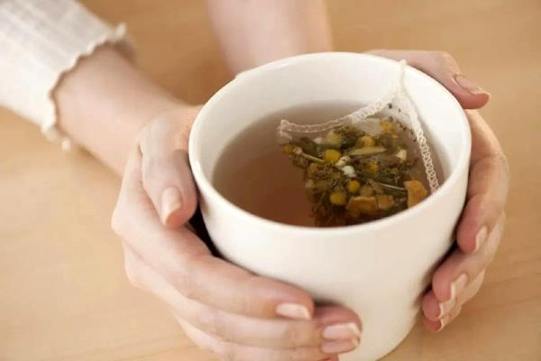  تفاوت دمنوش، جوشانده، عرقیات و اسانس چیست؟ 