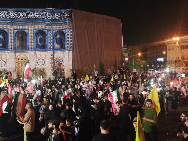  تجمع مردمی و دانشجویی در میدان انقلاب تهران برگزار شد 