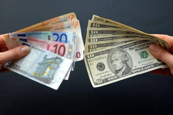 قیمت دلار و یورو در مرکز مبادله ایران؛ یکشنبه ۸ تیر