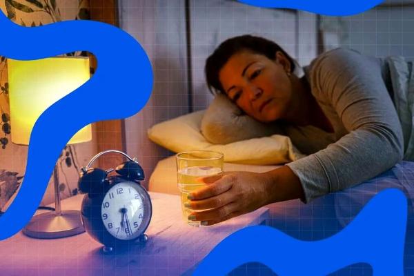 ۵ عادت مهم شبانه برای زنان بالای ۵۰ سال
