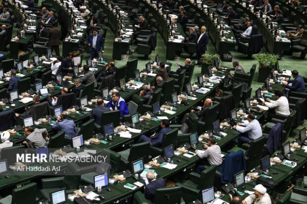 طنین شعار «مرگ بر اسرائیل» و «مرگ بر آمریکا» در مجلس