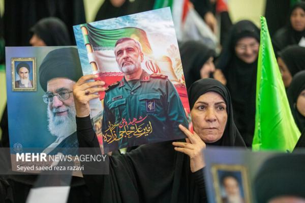 حضور گسترده مردم در مراسم گرامیداشت شهدای اقتدار در شهرری