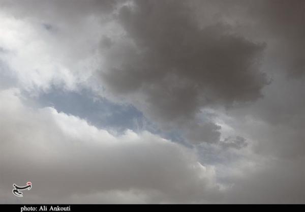  نفوذ توده‌های گرد و خاک در آذربایجان‌ شرقی 