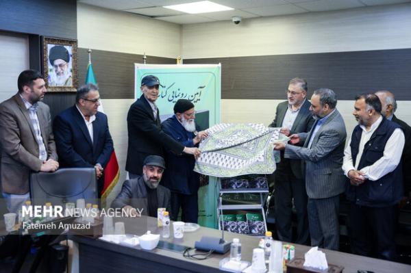 روایت دلتنگی خانواده شهدا در «جلوه‌گاه عشق»؛ ۱۸ سال عکاسی در یک کتاب