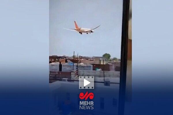 لحظه سقوط هواپیمای مسافربری هند