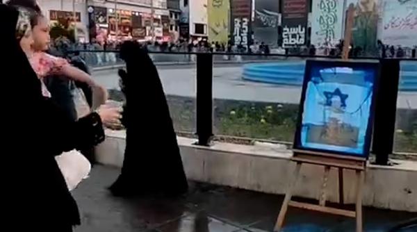  آب پاشی به اسرائیل در میدان انقلاب 
