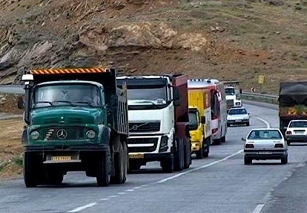 کامیون‌داران کشور در جبهه جا به جایی کالاهای اساسی حضور مستمر دارند