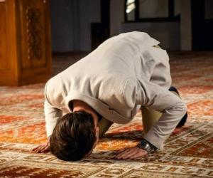  نماز پیامبر (ص) در روز اول محرم با دعایی شگفت انگیز در مفاتیح 
