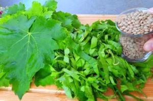 طرز تهیه ناهار سریع و خوشمزه با برگ انگور و عدس