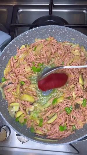 ساندویچ سوسیس مخصوص + فیلم