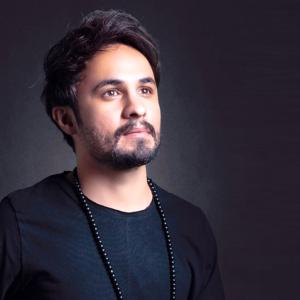 مداحی جالب مصطفی راغب در یزد: در راه تو کِی ارزشی دارد این جان ما پاینده باد خاک ایران ما/ ویدئو