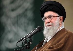  هشدار امام خامنه‌ای به ورود نظامی آمریکا در جنگ 