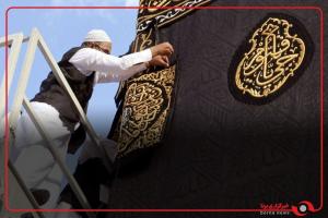 پرده جدید خانهٔ خدا نصب شد
