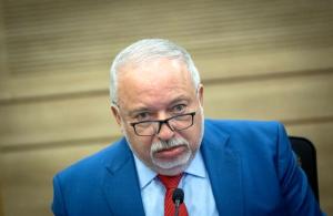 لیبرمن: جنگ با ایران تلخ تمام شد