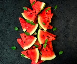  قبل خوردن هندوانه اینکارو حتما انجام بده+ نکته مهمی که نمیدونی 