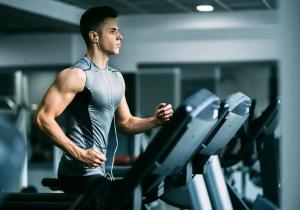 برای آبکردن چربی شکم، اول وزنه بزنیم یا هوازی کار کنیم؟ بررسی علمی