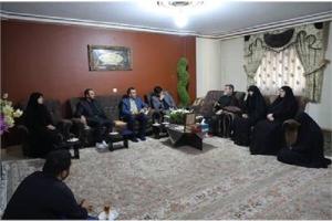 مسئولان وزارت کار به دیدار خانوادههای شهدای جنگ دوازده روزه رفتند