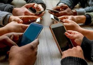 افزایش بیضابطه قیمت در بازار تلفن همراه/ لزوم برخورد سازمان حمایت
